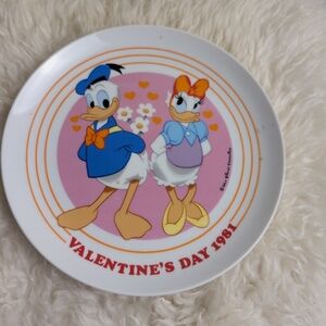 VINTAGE DISNEY COLLECTOR PLATE FROM 1981 ** VALENTINE DAY**